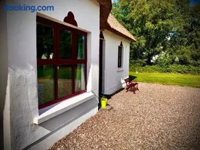 Cottage 33 Old Killarney Village Killarney V93K66X 4 King Beds Sleeps 8 Sharing - Image 4