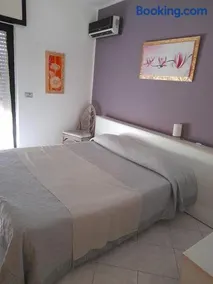 Hotel De Rosa - Image 2