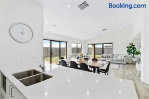 Yarrawonga Getaway - Image 1