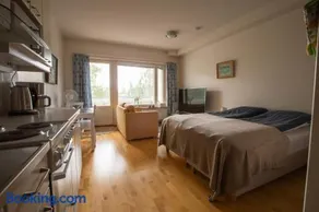 Lil Haven Cozy Studio with Sauna, Glassed Balcony and Free Parking - Image 1