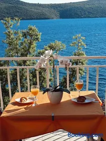 Atractivo apartamento con terraza | Vistas al agua - Image 3