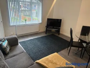 Three bed house in Wolverhampton - Image 2