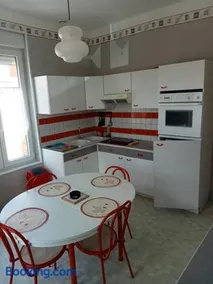 F2 1ER ETAGE - 5 min du Lac de Madine - Image 1