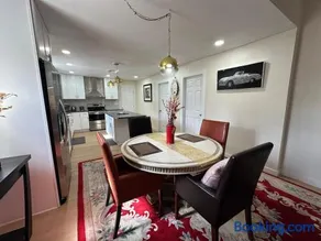 5 Star Cozy modern house all amenities Sleep 6 - Image 2