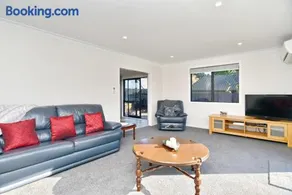 Lavandula 3 - Christchurch Holiday Homes - Image 2