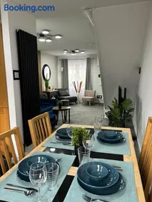 Stylish home in Linlithgow Near Edinburgh Airport Free parking Free WiFi - Image 4