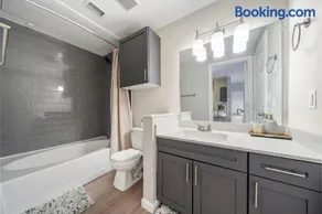 Houston Lakeside Living - Image 2