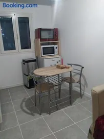 La Petite Maisonnette des Amoureux - Image 1