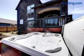 New Listing! 3 Bedroom with Hot Tub - Image 1