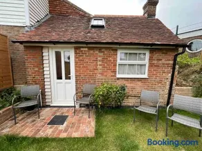 Cute and Cosy Little Cottage - Image 1