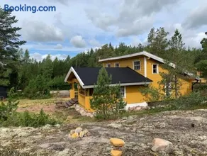 Luxury Holiday Home with Private Lake - Image 3