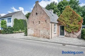 Van Gogh Cottage - Image 3