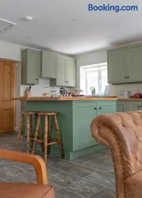 Stanton Lodge Cottage - 2 bedrooms - sleeps 5 - Image 1