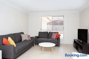 Lovely 3 Bed, 2 Bath in the City Centre - Image 2