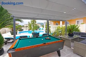 Luxury Six-Bedroom Villa with Heated Pool&Sauna - Image 2