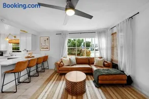 Carlsbad Beach Bungalow - Image 2