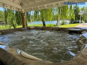 Lakefront Cottage at Lakewood - Image 4