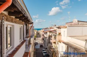 Appartement avec terrasse, barbecue et internet haut débit | Vue ville | Adapté au travail à distance - Image 2