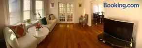 Near Train Station Gorgeous 3-Bedroom Apartment with Patios - Image 2