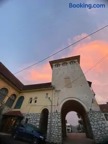 Turnul Mareșalului -Casă de Vacanță cu Panoramă 360 în Inima Naturii, lângă Transfăgărășan - Image 1