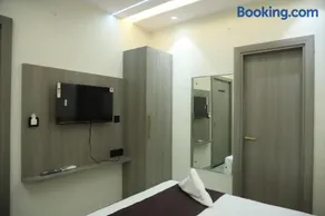 Hotel Raj Comfort Inn - Image 5