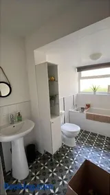 Coastal Family Haven 4 Bed with Stunning Sea Views - Image 5