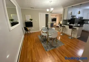 A Modern Apt close to downtown - Image 4