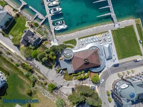 Harbor Master 101: Luxurious 3-bedroom condo in Bay Harbor, MI, perfect for relaxation. - Image 3