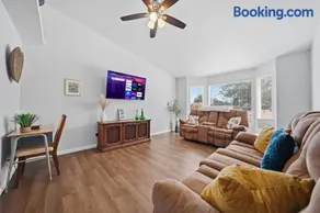 3 bed 2 bath remodeled home with river and mountain views - Image 5