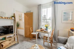1 Bed in Looe oc-terry - Image 2