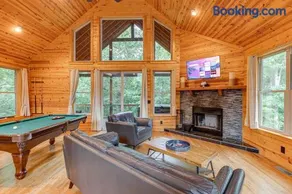 Deluxe Couples Cabin on Creek - Image 2