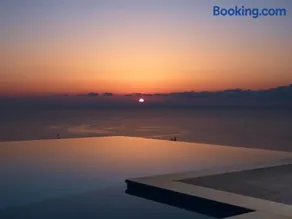 Golden July Luxury Villa - Image 1