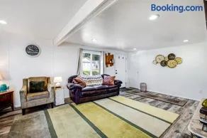 Fisherman's Dream Boat House - Image 3