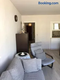 Two bedroom apartment with side sea view - Image 4