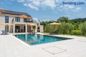 Green & Blue Five Bedroom Villa with Private Pool and Complete Privacy - Image 2