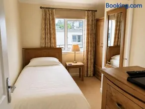 Cliffe House Bed & Breakfast - Image 4
