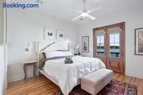 Waterfront 4 Bedroom Home - Image 4