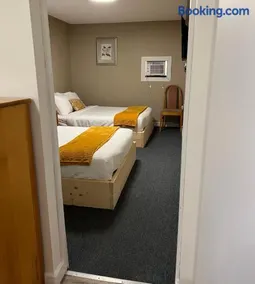 Kit Wat Motel & Marina - Image 3