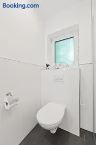 Cozy Cologne Premium Apartment with free parking! NEW! - Image 3