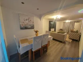 Private Home Grays - Image 5