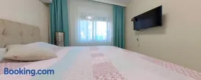 Charming 3-Bedroom House Rental in Mlaga, Spain - Image 4