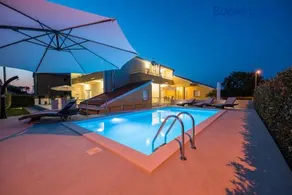 Villa Petra s bazenom, roštiljem i parkingom - Image 2
