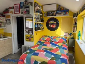 Cherry Cottage Retro Stay, Stourport-on-Severn - Image 5