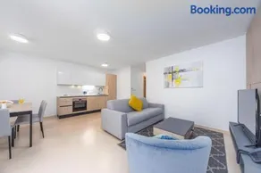 Garden Sunset Suite Apartment - Image 2