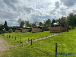 Acorns Luxury Glamping - Image 2
