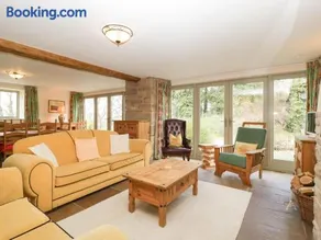 Timber Barn - Image 5
