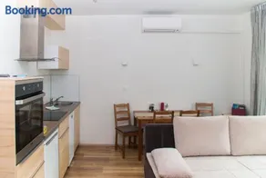 Sunny, fully furnished Studio type with terrace - Image 4