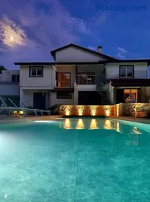 Small house with swimming pool and jacuzzi - Image 2