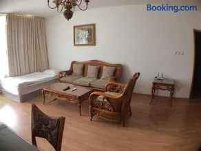 Oasis Suites Apartments and Studios - Image 2