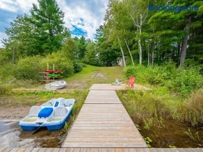 Lakefront Muskoka Cottage with Fire Pit and BBQ - Image 4